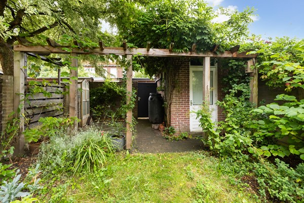 Foto - Te koop: Sfeervolle tussenwoning met groene oase!